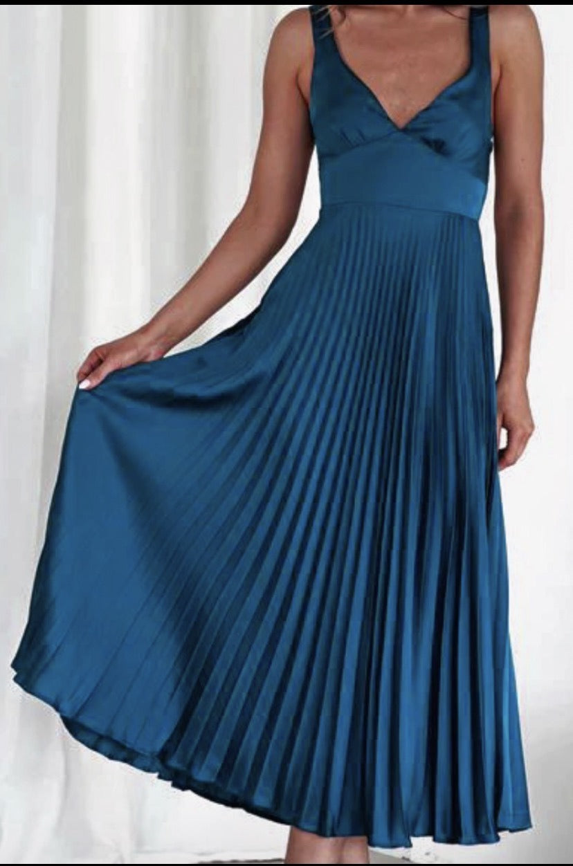 MALKA | Stylish Maxi Dress with Delicate Fall
